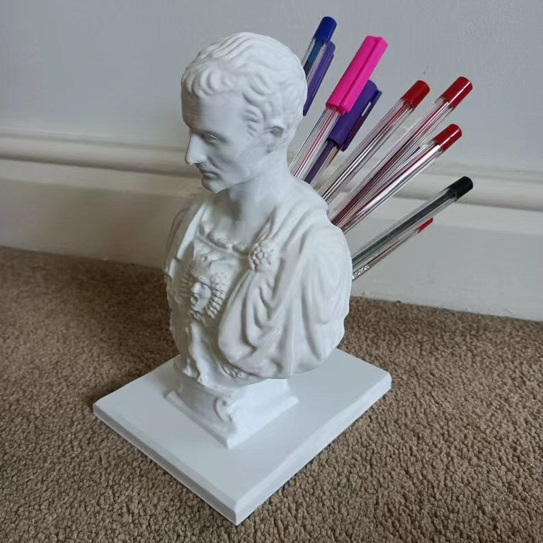 Unique Statue Penholder - Fa'Ra Way